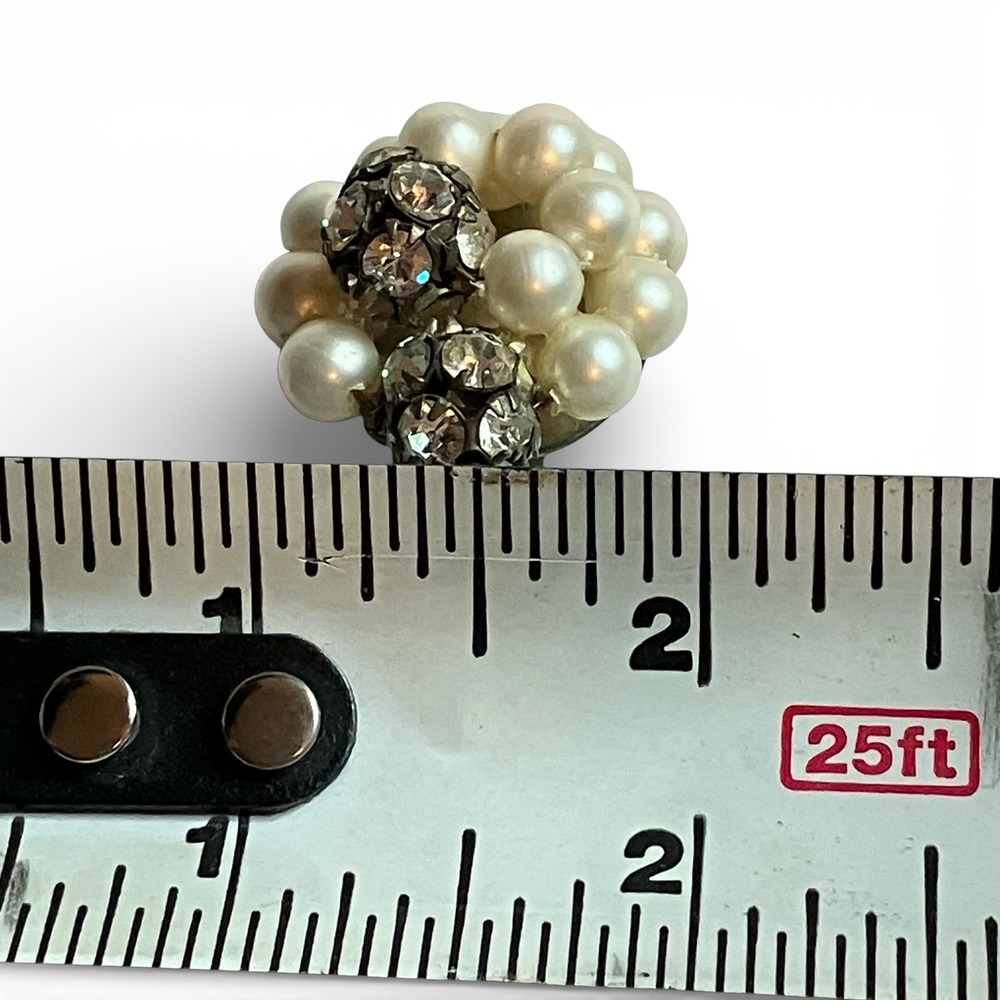 Vintage Faux Pearl and Rhinestone Cluster Clip On Earrings‎ Silver Tone Cream - Picture 7 of 7